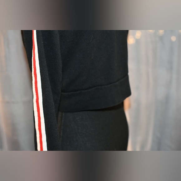 Guess Sweater - Picture 2 of 15